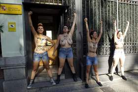 Активистки FEMEN